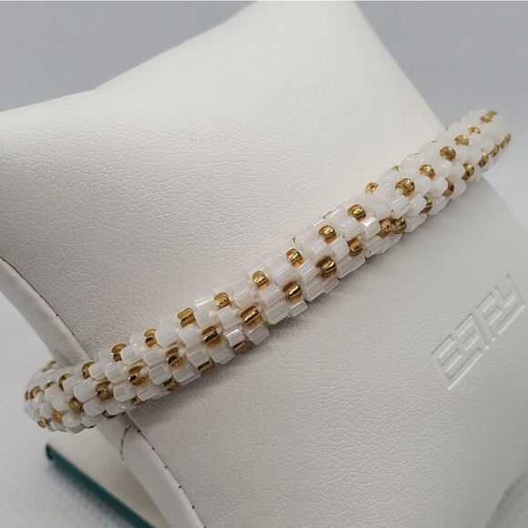 NWT 3 Strands White & Gold Colored Beaded Bracelet - Picture 2 of 5